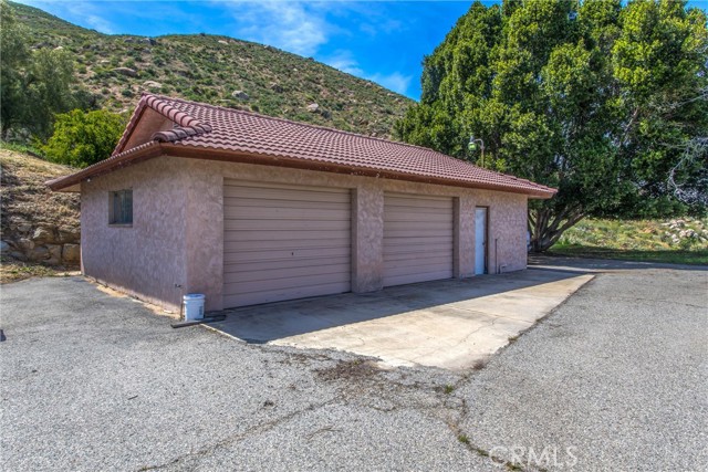 Detail Gallery Image 29 of 44 For 23958 Chantry Rd, Colton,  CA 92324 - 3 Beds | 3 Baths