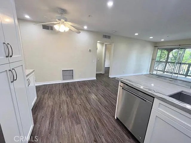 Detail Gallery Image 12 of 26 For 181 S Cross Creek Rd #E,  Orange,  CA 92869 - 1 Beds | 1 Baths