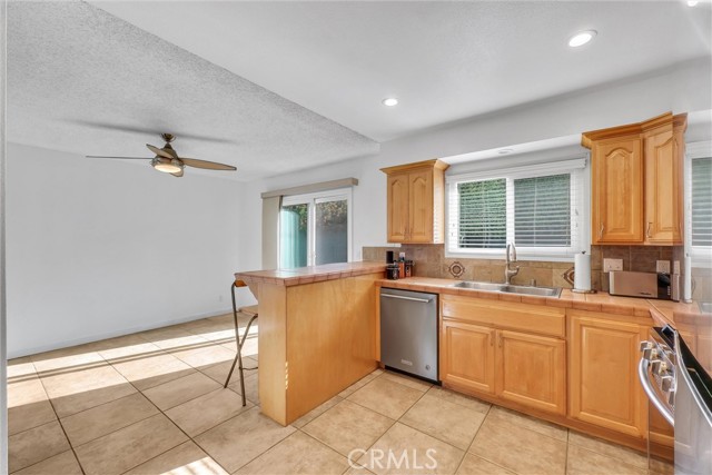 Detail Gallery Image 12 of 35 For 16572 Patricia Ln, Huntington Beach,  CA 92647 - 4 Beds | 2 Baths