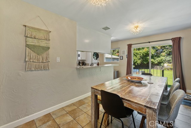 213 East 45th Street, Long Beach CA: https://media.crmls.org/medias/808525aa-9056-4614-92ba-1843e3772d20.jpg