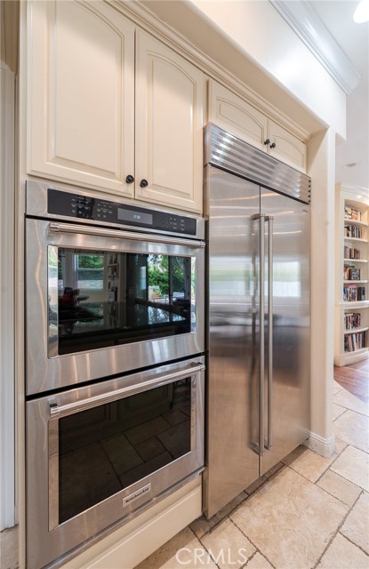 Detail Gallery Image 21 of 52 For 880 11th, Manhattan Beach,  CA 90266 - 5 Beds | 5 Baths