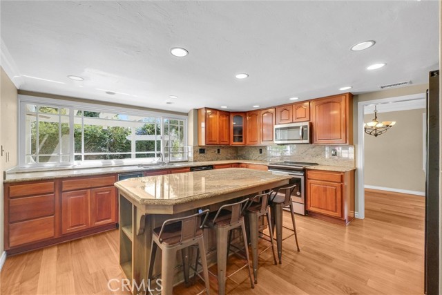 Detail Gallery Image 11 of 31 For 11 Hidalgo, Irvine,  CA 92620 - 4 Beds | 2/1 Baths