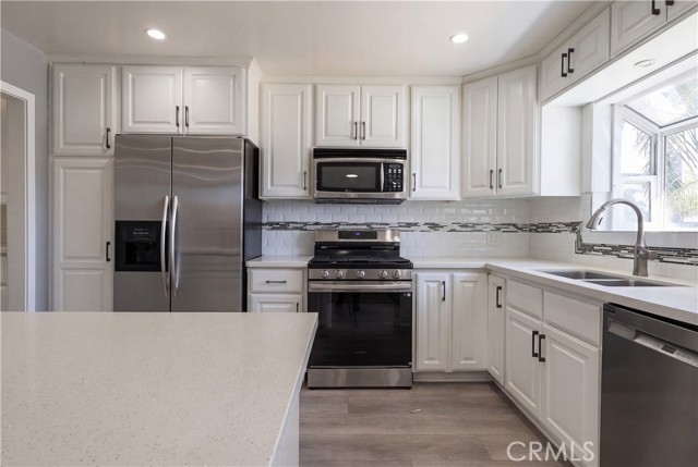 Detail Gallery Image 3 of 15 For 315 S Benwood, Anaheim,  CA 92804 - 4 Beds | 1/1 Baths