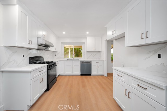 Image 4 of 38 For 30966 Riverton