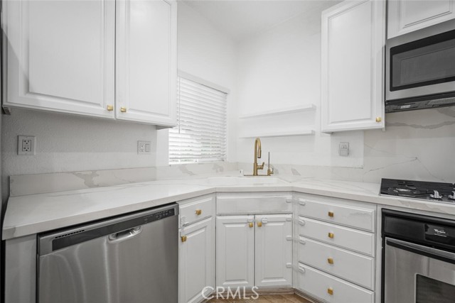 5740 S Glennie Lane, Los Angeles CA: https://media.crmls.org/medias/8085c20c-9c90-47e0-905f-3275726de63e.jpg