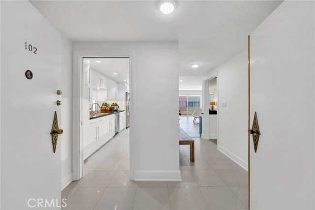 Detail Gallery Image 6 of 37 For 7259 Hillside Ave #102,  Los Angeles,  CA 90046 - 2 Beds | 2 Baths