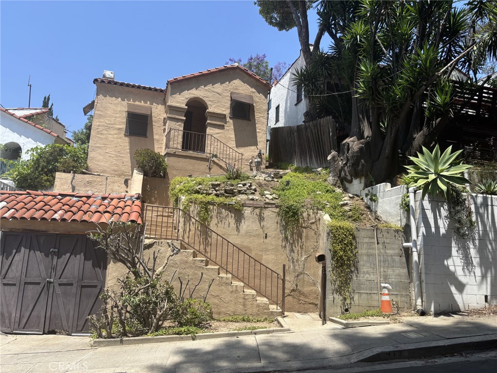 919 Dexter Street