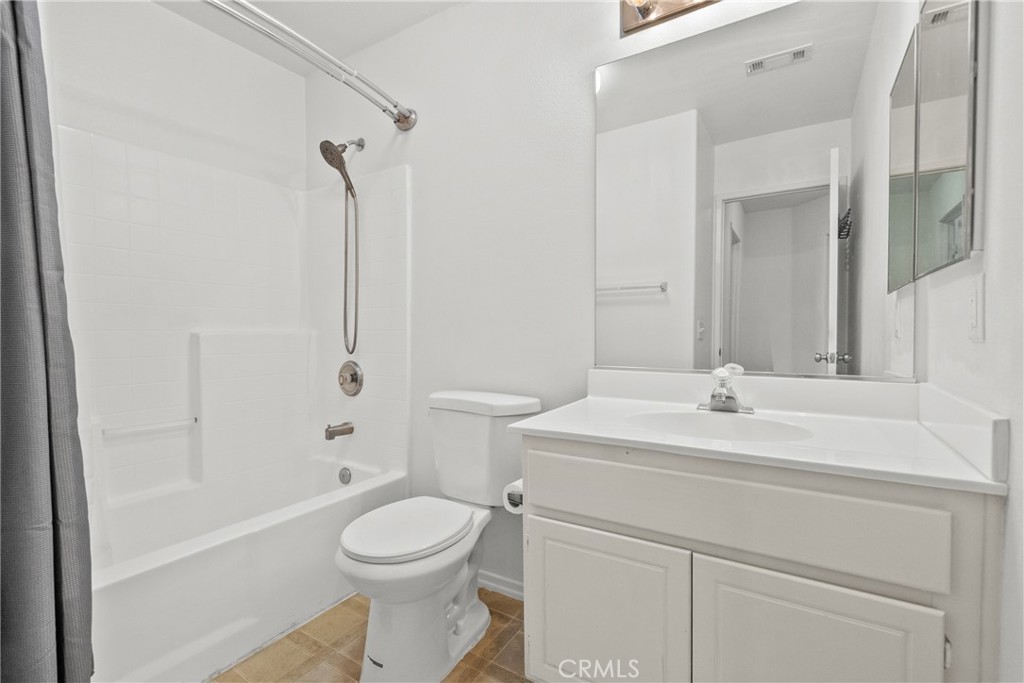 https://media.crmls.org/medias/8086f645-1872-4199-8278-38d8d6d296ee.jpg?preset=X-Large