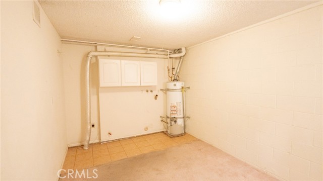 Detail Gallery Image 16 of 29 For 7311 Kester Ave #11,  Van Nuys,  CA 91405 - 2 Beds | 2/1 Baths