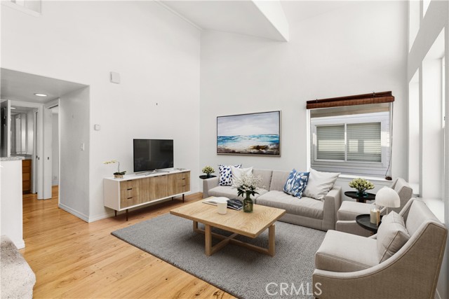 45 Drake Street, Newport Beach CA: https://media.crmls.org/medias/808740c6-1ddc-401f-ac69-506937be9bf2.jpg
