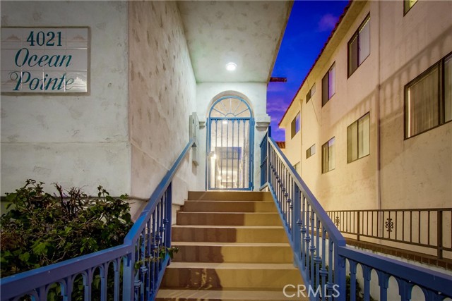 4021 S Pacific Avenue, San Pedro CA: https://media.crmls.org/medias/8087b6a3-c6f2-4b82-ae70-9e51870deb4b.jpg
