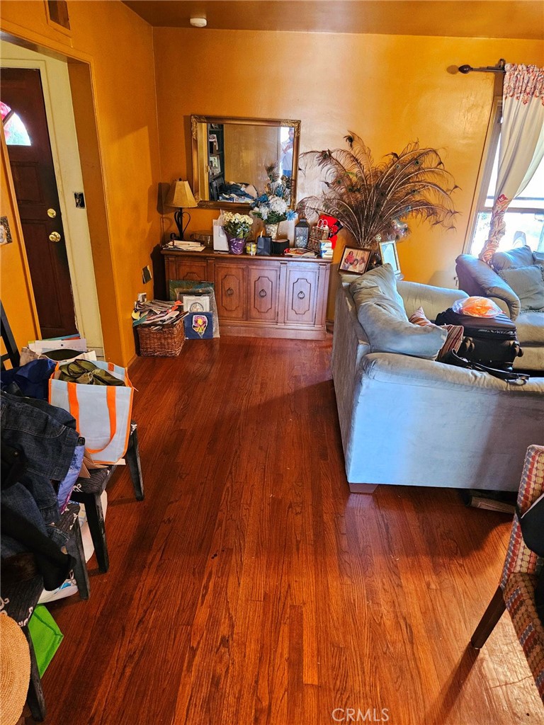 https://media.crmls.org/medias/8087b830-282e-48d9-b18a-ba7640d57585.jpg?preset=X-Large