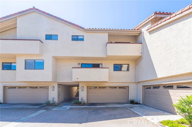 4 Santa Cruz Court, Manhattan Beach CA: https://media.crmls.org/medias/8087ecf8-d92a-4f28-8151-efbae4723ade.jpg