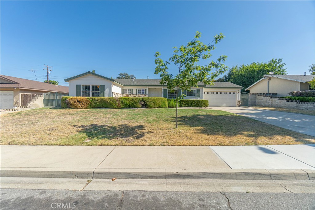 MLS #OC25162485 img 1