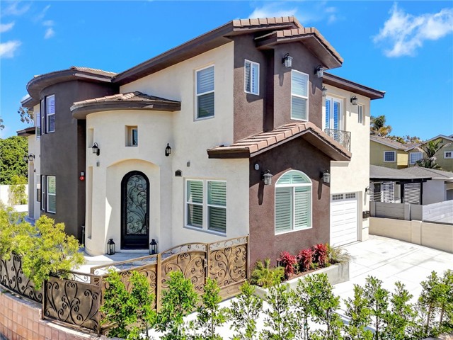 Detail Gallery Image 1 of 59 For 19002 Delaware St, Huntington Beach,  CA 92648 - 6 Beds | 5/1 Baths