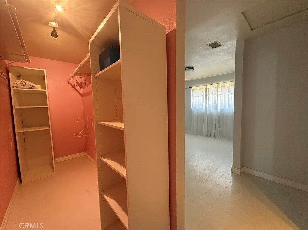 https://media.crmls.org/medias/80888235-8df5-41d4-88e2-97275c48a6ee.jpg?preset=X-Large