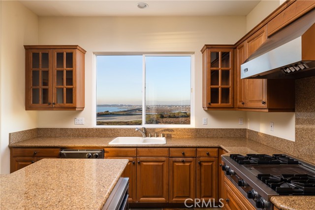 Detail Gallery Image 17 of 25 For 5561 Ocean Terrace Dr, Huntington Beach,  CA 92648 - 4 Beds | 4/1 Baths