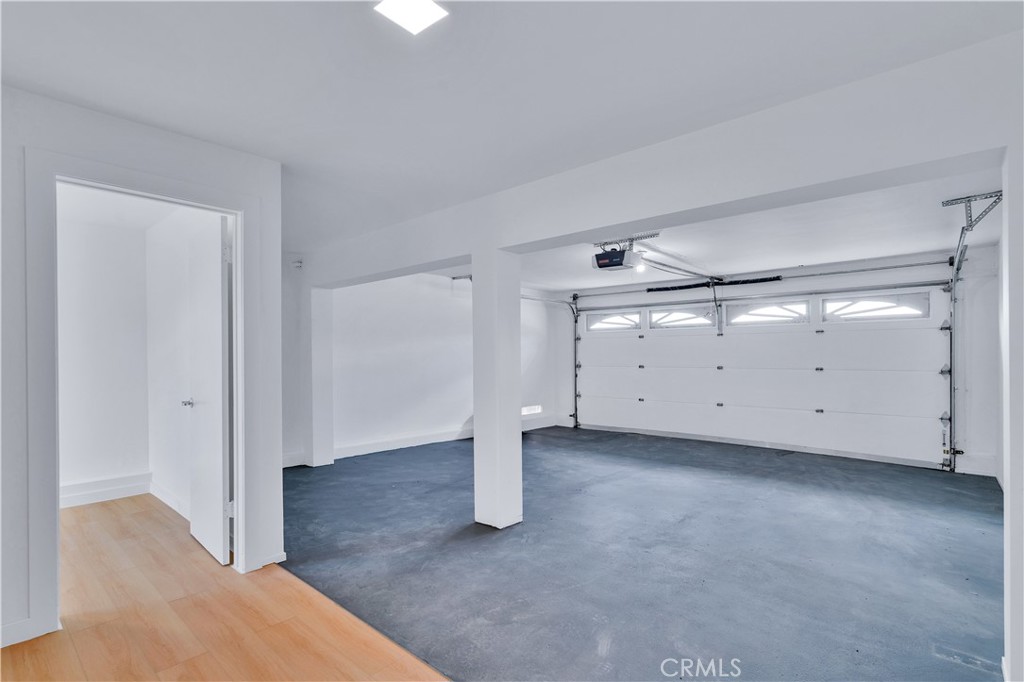 https://media.crmls.org/medias/8088b9d1-2429-4b69-b4a9-4168c5993f54.jpg?preset=X-Large