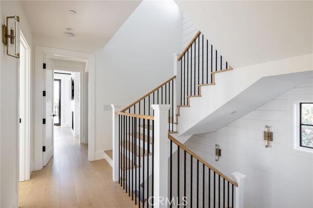 702 Poinsettia Avenue, Corona del Mar CA: https://media.crmls.org/medias/8088f01d-7b38-4714-b2f0-f370f6181061.jpg