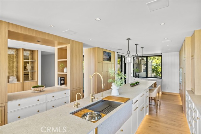 1075 Granville Drive, Newport Beach CA: https://media.crmls.org/medias/808996d2-299e-40a0-988e-4c397e083a96.jpg