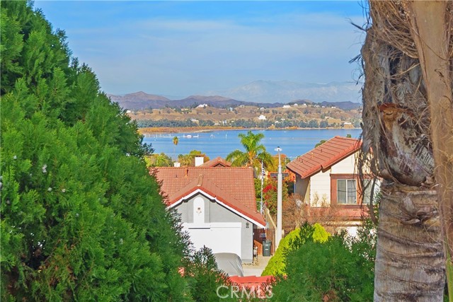 Detail Gallery Image 6 of 34 For 15660 Lake Ridge Rd, Lake Elsinore,  CA 92530 - 4 Beds | 2/1 Baths