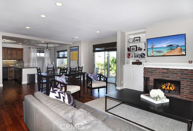 Detail Gallery Image 2 of 26 For 1581 Orange Ave #C,  Costa Mesa,  CA 92627 - 3 Beds | 2/1 Baths