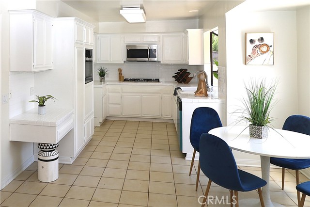 20254 Stagg Street, Winnetka CA: https://media.crmls.org/medias/808be2ff-b831-40f7-8153-55031c844fd2.jpg