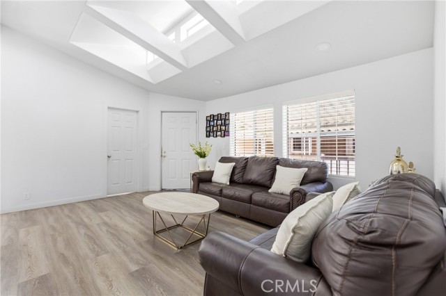 Detail Gallery Image 5 of 24 For 4901 Green River #288,  Corona,  CA 92880 - 4 Beds | 2 Baths