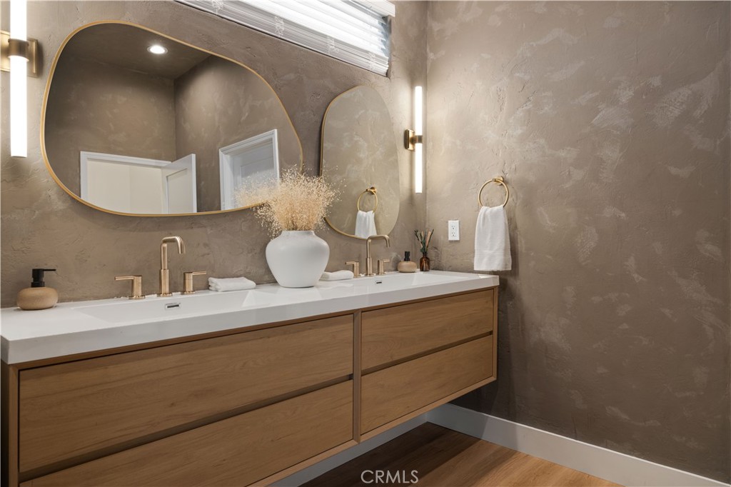 https://media.crmls.org/medias/808d29c8-d030-439e-9300-81728b837d17.jpg?preset=X-Large