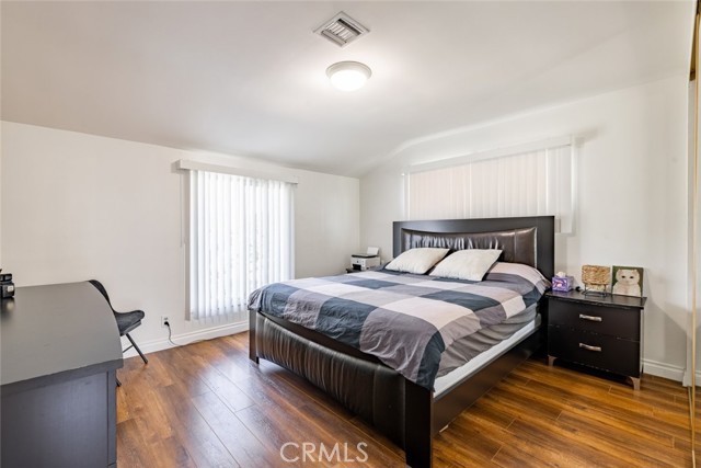 5805 Bucknell Avenue, Valley Village CA: https://media.crmls.org/medias/808d8d45-234a-4dcb-9883-cd592525f76d.jpg