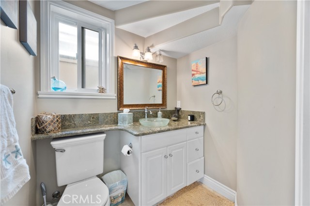 Detail Gallery Image 29 of 33 For 217 S Irena Ave #B,  Redondo Beach,  CA 90277 - 4 Beds | 2/1 Baths
