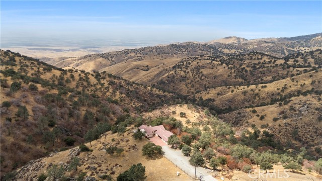 30721 Condor Place, Tehachapi CA: https://media.crmls.org/medias/808e8ef1-d0c9-4e34-adf7-a20d6e0e08cd.jpg