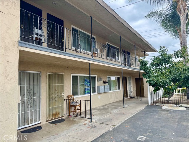 1120 N East Street, Anaheim CA: https://media.crmls.org/medias/809124f8-05e4-4b66-8620-5474d427b465.jpg
