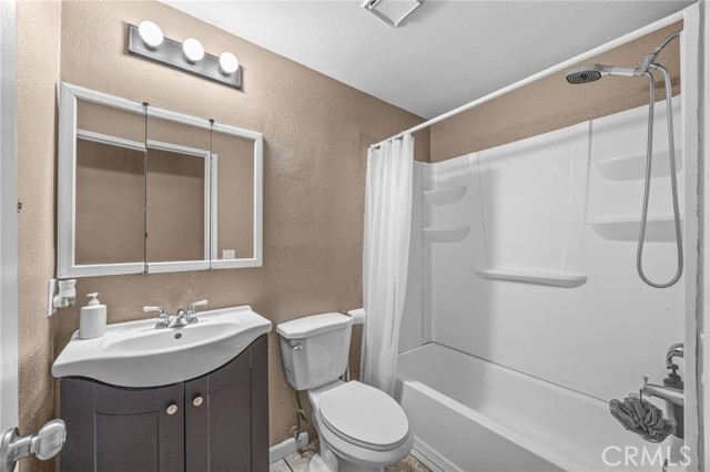 1629 Glenview Drive, Perris CA: https://media.crmls.org/medias/8091ac95-7ebd-498b-aa9a-8411d0af9e2d.jpg