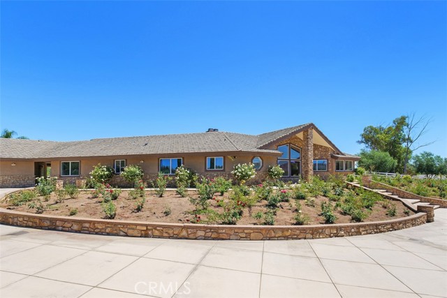 37789 Avenida La Cresta, Murrieta CA: https://media.crmls.org/medias/8092ae82-6244-4f99-af0f-89e8717fadcf.jpg