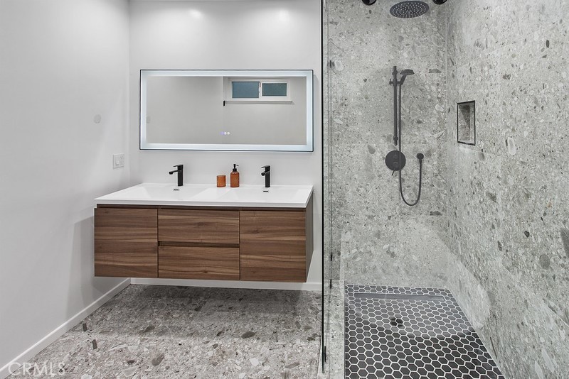 MLS #SR25236612 image #10