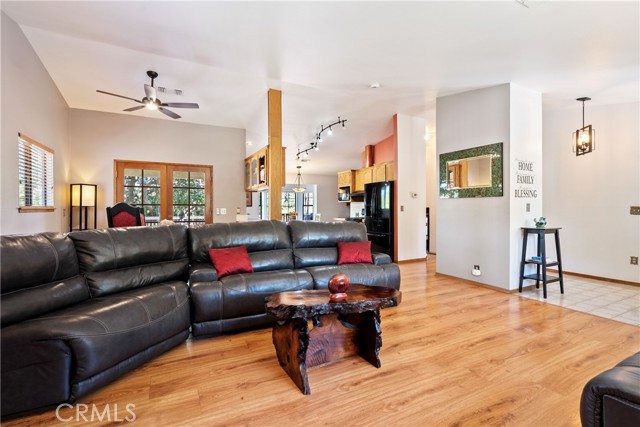 9575 Laurel Road, Atascadero CA: https://media.crmls.org/medias/8093a7b6-59e8-4d79-a0e8-08209cfa132b.jpg