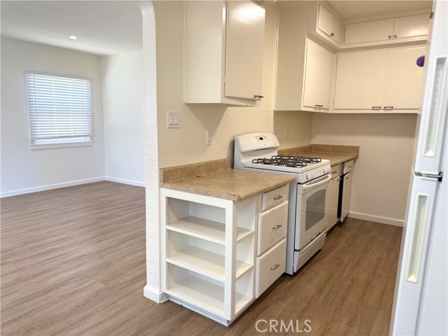 1528 Stanford Street, Santa Monica CA: https://media.crmls.org/medias/8093bde9-0b12-460b-be02-52a73c55eb0b.jpg