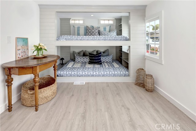 Detail Gallery Image 6 of 34 For 265 Mayflower, Newport Beach,  CA 92660 - 2 Beds | 2 Baths