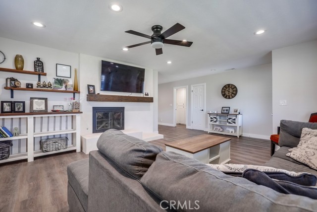 824 S Dune Street, Anaheim CA: https://media.crmls.org/medias/80940ff4-b5e3-4e1a-a03c-ade0c7ce09bf.jpg