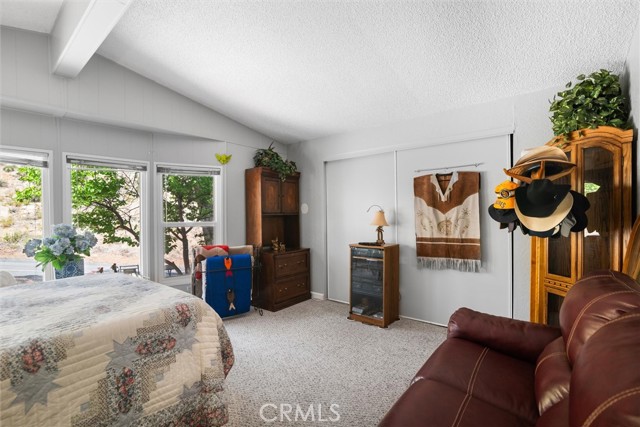 35109 Highway 79, Warner Springs CA: https://media.crmls.org/medias/80941f0e-03d5-4310-a0dc-1d4b0f45d041.jpg