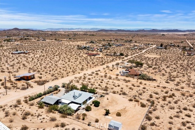 62171 Campanula Street, Joshua Tree CA: https://media.crmls.org/medias/809420e4-e75f-44bb-b4e1-b0811cf9c557.jpg