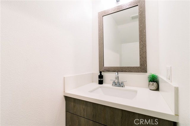 Detail Gallery Image 9 of 25 For 110 S Eucalyptus Ave #5,  Inglewood,  CA 90301 - 2 Beds | 1/1 Baths