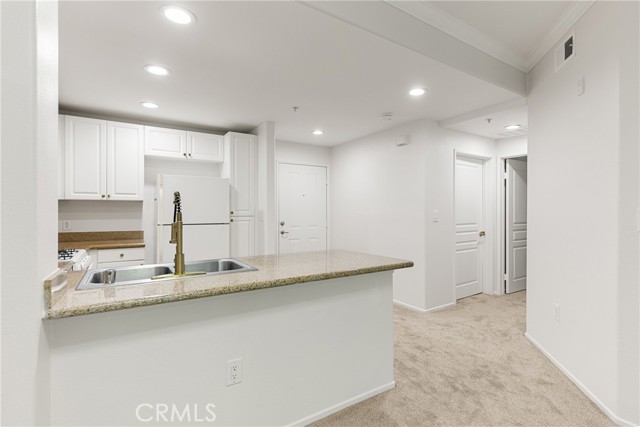 Detail Gallery Image 4 of 24 For 2257 Watermarke Pl, Irvine,  CA 92612 - 1 Beds | 1 Baths