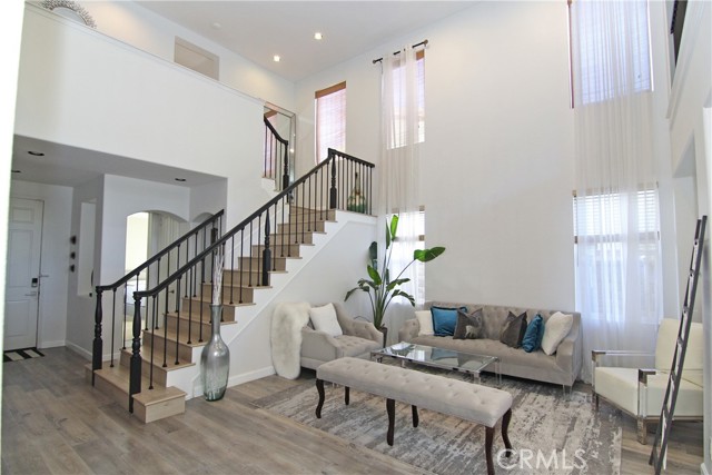 Detail Gallery Image 22 of 41 For 17634 Wren Dr, Canyon Country,  CA 91387 - 5 Beds | 4 Baths