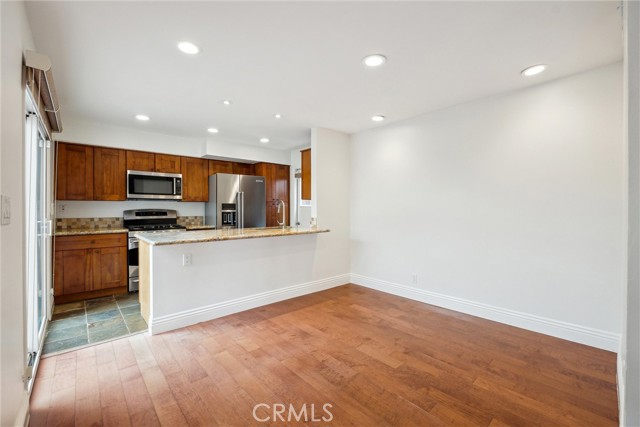 Detail Gallery Image 7 of 19 For 215 Walnut St, Newport Beach,  CA 92663 - 4 Beds | 2 Baths