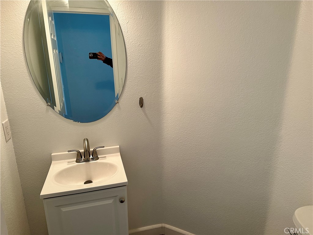 https://media.crmls.org/medias/80967cd8-bc80-4d52-8139-e5528bc7b1f2.jpg?preset=X-Large