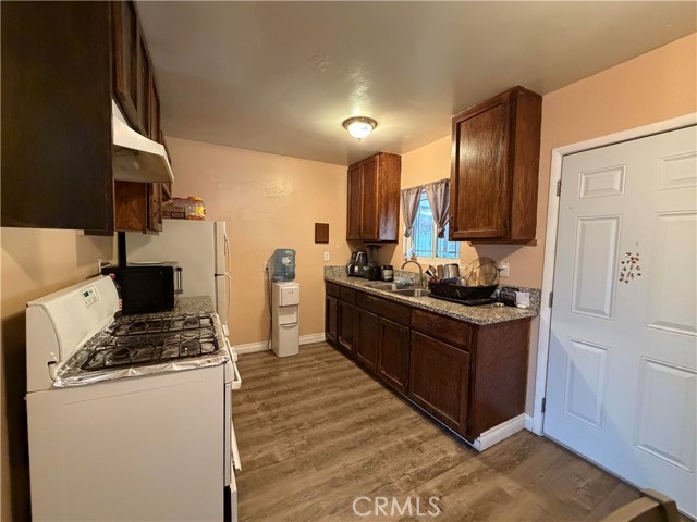 Detail Gallery Image 4 of 13 For 1248 N Pico, San Bernardino,  CA 92411 - 2 Beds | 1 Baths