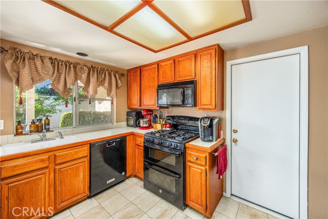 Detail Gallery Image 8 of 32 For 210 Auburn Ct, Redlands,  CA 92374 - 3 Beds | 2 Baths