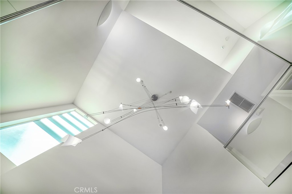 https://media.crmls.org/medias/80977353-ef37-4e90-92fb-026b2522b6dc.jpg?preset=X-Large